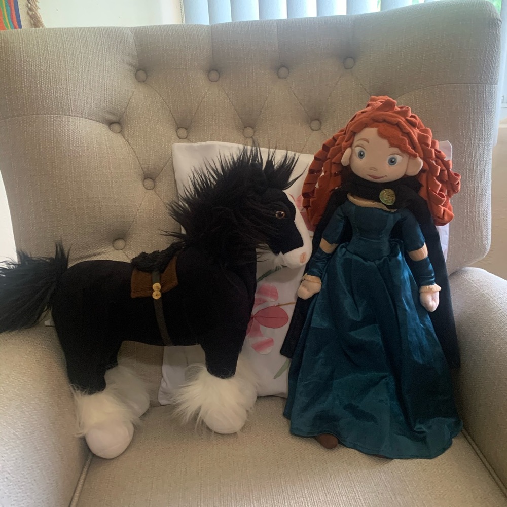 BRAVE Disney- Merida & Angus Plush bundle ✨